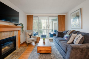 SKI IN SKI OUT Condo with Pool and Hot Tub by Harmony Whistler